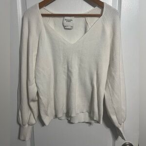Abercrombie and Fitch Women's White Sweater